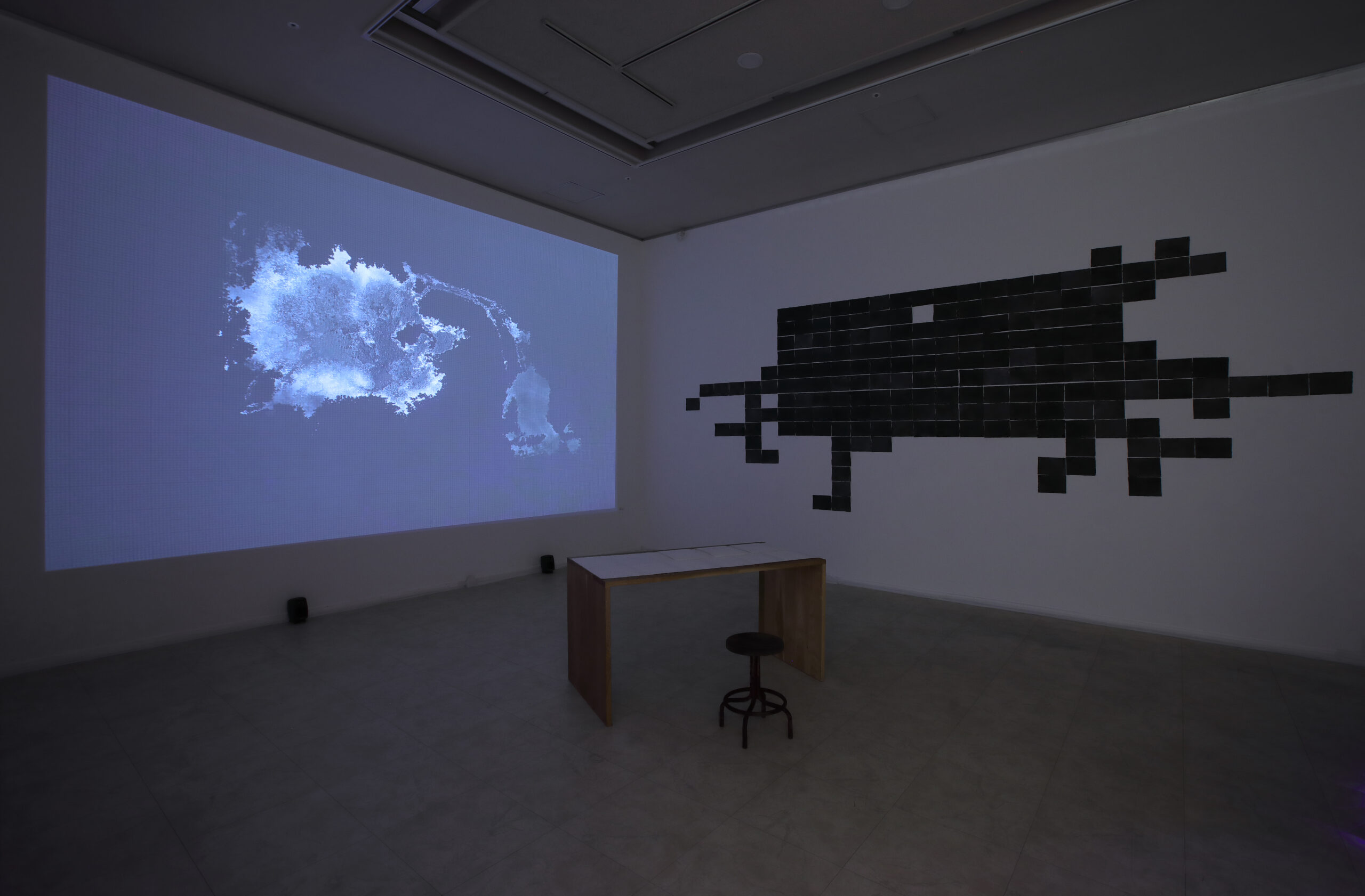 지상계 오방위 리서치 및 연구, 글, 영상에세이 10분 30초,  다이어그램-드로잉  그외, East meets East, 아트센터나비 + 주영한국문화원  2022. 리서치 및 연구, 텍스트 : 박소영, 영상에세이 나래이션 : 박소영 / 시조창 : 문수현 국악