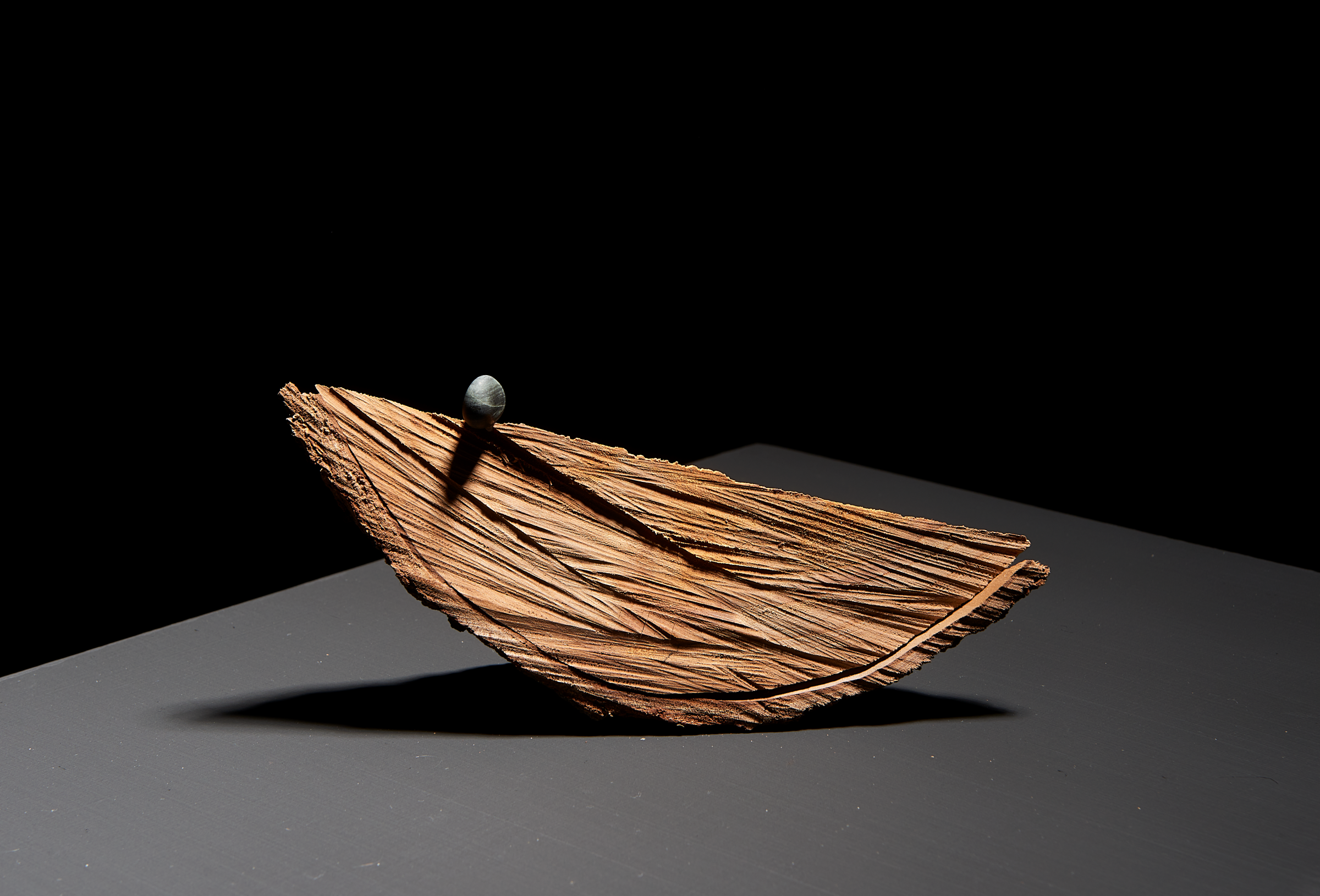 날에 서다 Stand on the Edge 5, 2023, wood and pebble, 19.8×6.5×9.5㎝